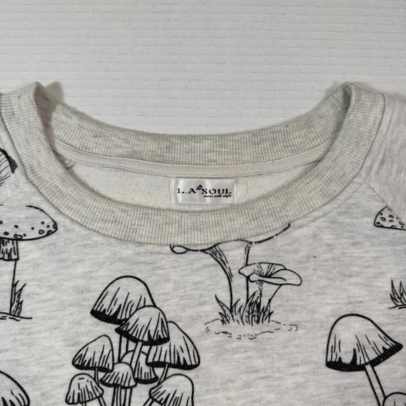 LA Soul Mushroom Print Sweatshirt.  Women’s Medium, Pullover, Crew Neck - Picture 7 of 11